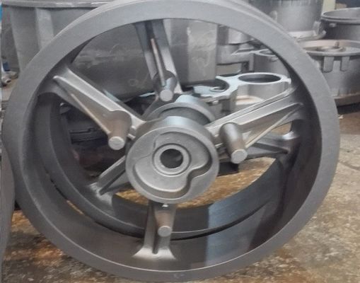 OEM Yüksek Kaliteli Kum dökme Demir Çiftlik Makineleri Parçaları Dönüşüm Boya ile Tekerlek Merkezi